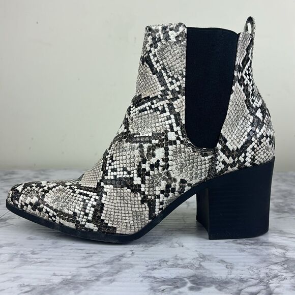 JustFab Abby Black White Bone Snakeskjn Pointed Toe Wedge Heel Pull On Bootie - Picture 6 of 13